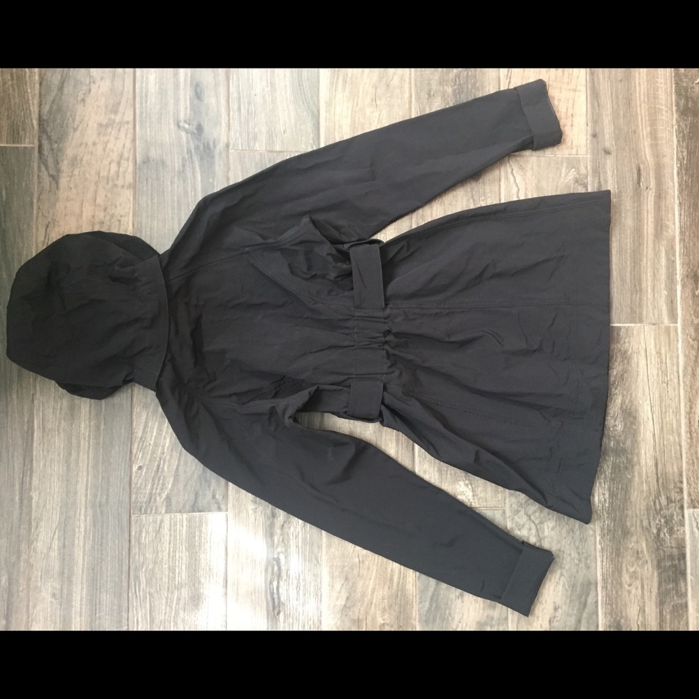 Lululemon Black Rain Jacket EUC est. size 4